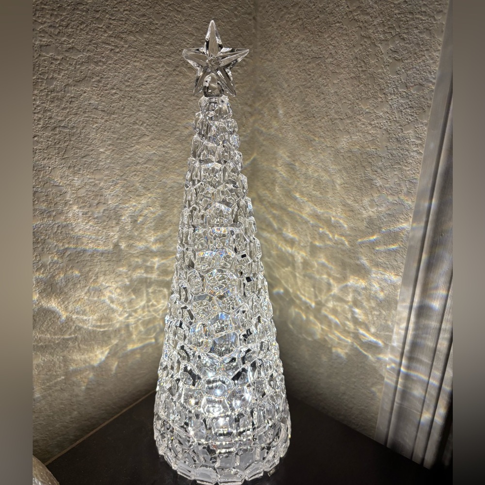 NWT Beautiful light up acrylic clear tree with warm white lighting